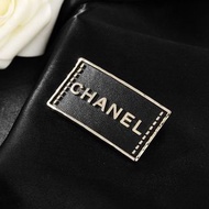 Chanel 香奈儿经典双C logo胸针 黑金配色 皮革底座银边 香港顺丰包邮
