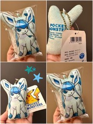 日本 帶吊牌 寶可夢冰伊布🩵小枕頭 公仔掛件 8cm 寵物小精靈 神奇寶貝Pokemon 冰伊貝 ポケモン グレイシア ぬいぐるみ マスコット
