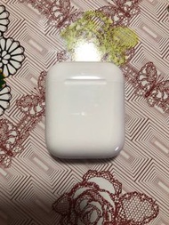 iPhone AirPods 配備充電盒