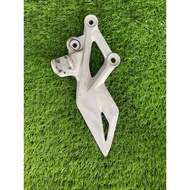 breket footrest depan kiri honda cbr150r