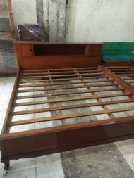 Dipan Kasur Kayu