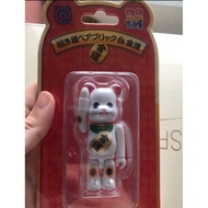 Bearbrick white maneki neko 金运 100% by be@rbrick medicom manekineko white lucky fortune cat