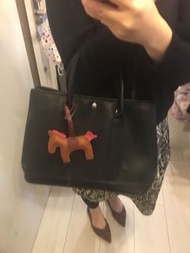 Customers review Korea bag, garden style  bag, with strap,cross body bag,handbag,classy,elegant,five colors, pu, with a horse,new,ig and fb gigichanelshop  new,no refund ,hermes garden party bag liked,27x33x24 tall big brand comfy 24x16cm belt 130cm