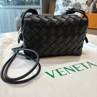 BOTTEGA VENETA Candy Loop 小羊皮迷你相機包