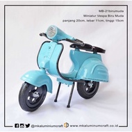 Ready Miniatur Motor Vespa Klasik Warna Biru Muda Dari Logam