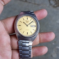 Seiko 5 21 jewels. yellow dials.