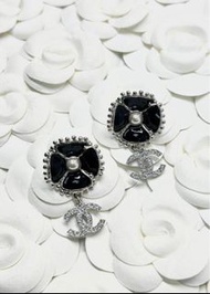 Chanel 23K 山茶花耳環