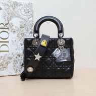 Lady Dior 戴妃包 四格 徽章肩帶 黑色 皮革S 銀釦 2016