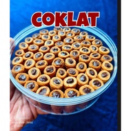 Kuih kapit/kapit roll coklat