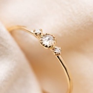 極致小巧的滿天星花束鑽石戒指