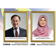 BINGKAI POTRET DENGAN POSTER (PERDANA MENTERI/MENTERI PENDIDIKAN MALAYSIA)