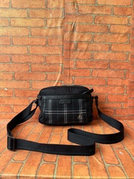 Tas Selempang Pria Beanpole dengan Desain Plaid Hitam dan Hitam Second Branded Hitam / Tas Sling Pri
