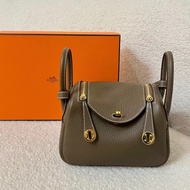 HERMES Lindy Mini 19 18 Etoupe Bag 愛馬仕 金扣 牛皮 手提包 單肩包 斜挎包 迷你 女款 大象灰 | H079086CC18 | 全新正牌正貨