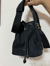 Agnes B. 黑色水桶包