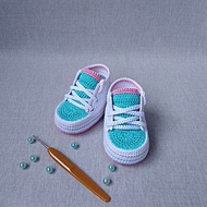 新生嬰兒針織短靴運動鞋 knitted booties sneakers for a newborn baby
