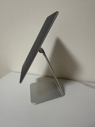 Pout Eyes 11 Monitor Stand IPad