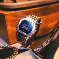 CASIO G-SHOCK GM-5600 series GM-5600YM-8 明亮金屬色 銀色 200米 防水 GSHOCK GM5600YM