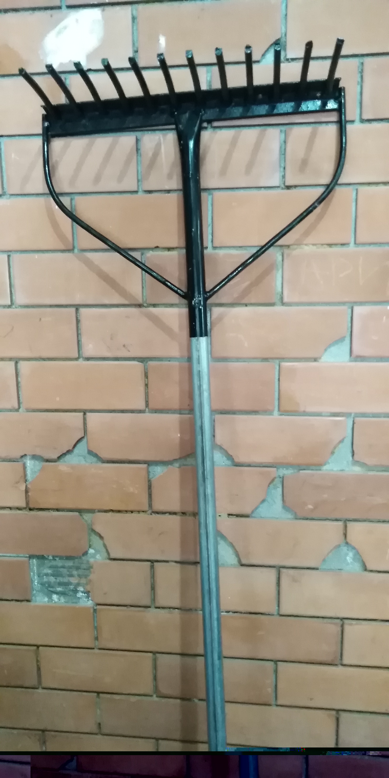 Heavy Duty 12-tooth Garden Rake/ Solid Steel Tubular Handle Length-48inches
