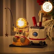 太空人筆筒樂高積木拼裝玩具2023新款擺件送男生女孩系列生日禮物