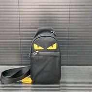 Fendi 芬迪胸包 斜挎單肩包 實物拍攝 配送防塵袋 Outlet原廠正品