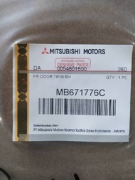 MITSUBISHI Door Trim Deck Pintu Kanan Colt T120SS MB671776C ORI