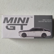 Mini GT BMW i7 xDrive60 Alpine White / Black Sapphire