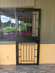 ประตูเหล็กดัดสำเร็จรูป ขนาด80x200 (1ชุดมีวงกบ+บานประตู)สีดำ