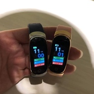 😱😱彩色智能 Touch Screen 手表  👉👉检测 心跳 血压 血氧 跑步 睡眠  👉👉时间 日期 来电 信息 提醒功能  ✅✅Wechat Facebook 显示功能  💥适合所有的手机使用 