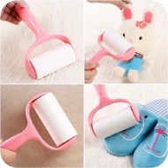Dust roller