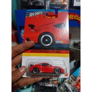 Hot Wheels Premium Boulevard Porsche 718 Cayman GT4.