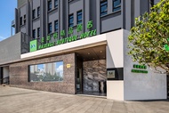 Mai Xinge Boutique Hotel - Free shuttle buses are provided between PVG Airport and Disneyland