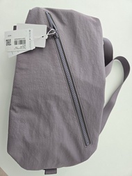 Lululemon Fast Track Bag 2.0 斜孭袋