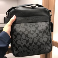กระเป๋าสะพายข้างผู้ชาย coach