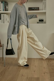 單釦斜紋打摺車線寬褲(奶油白)