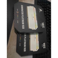 Used 16gb kit corsair dominator white 3200mhz ddr4.