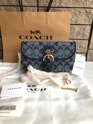 🍀Coach kleo crossbody in signature chambray. 🍀GET SET FOR SEASON