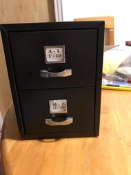 鐵製文件櫃型名片收納櫃桶（$180）；鐵制三格文件櫃收納盒（二手）（$128）