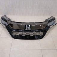 HRV 2019 GRILL RS SMOKE