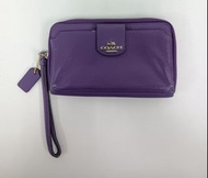 95%新 Coach 紫色手提銀包 環保價 $200