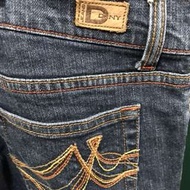 美國設計師品牌 DKNY ，低腰牛仔褲小喇叭，褲檔20，W32,L98cm，褲管24，彈性布，大腿單面26cm