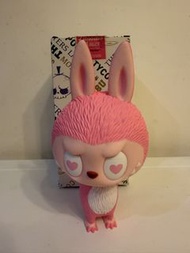 Zimomo Monster Labubu Mauer 心心眼 by 龍家昇