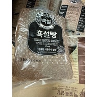 Korean black sugar makes fresh milk with black sugar pearls