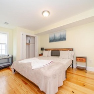 โรงแรม Bright 3BR Quincy Townhouse w Laundry, Bathtub & Near Red Line 41 - ควินซี
