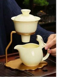 1入組磁吸茶具套裝，包括茶杯和茶壺，適合家居客廳使用，懶人泡茶神器
