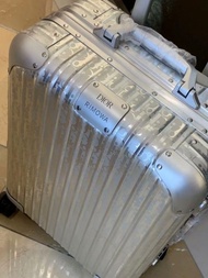 Dior x Rimowa 行李箱