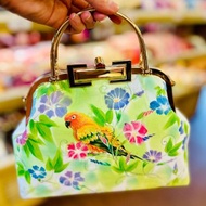 最新母親節禮物自由女神玄鳳鸚鵡手繪口金包