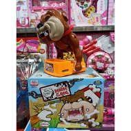 (WS5322) Beware of the dog Bull dog game keeps bones, picks up dog bones fun