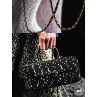 CH Fragrance 2025 New Style Ladies Bag Tweed Snowflake Sequin Box Bag
Size: 22x10x9cm