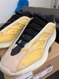 Adidas Yeezy 700 v3 US 7.5 (Mono Safflower)