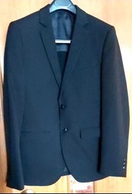 G2000 男士西裝套裝 Suit and pant, 包括外套和長褲。顏色Color: 黑色 Black; 呎碼Size: 外套為46, 長褲為29; 膀闊Shoulder:42cm; 胸Chest